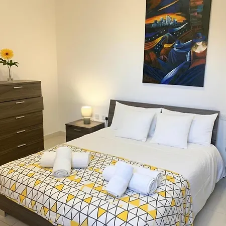 Bright And Spacious 2 Bedroom In St Julians, Steps From Spinola Bay *