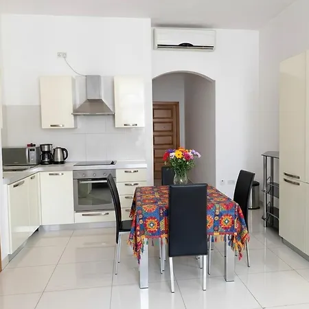 Daire Bright And Spacious 2 Bedroom In St Julians, Steps From Spinola Bay