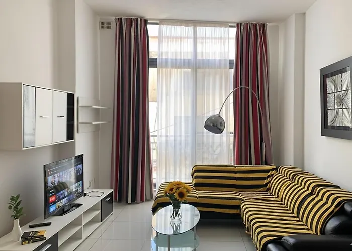 Bright And Spacious 2 Bedroom In St Julians, Steps From Spinola Bay *