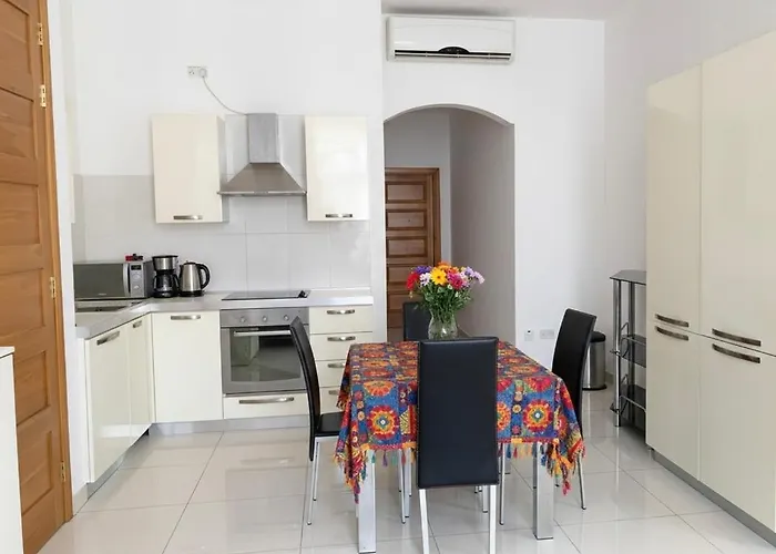 شقة Bright And Spacious 2 Bedroom In St Julians, Steps From Spinola Bay