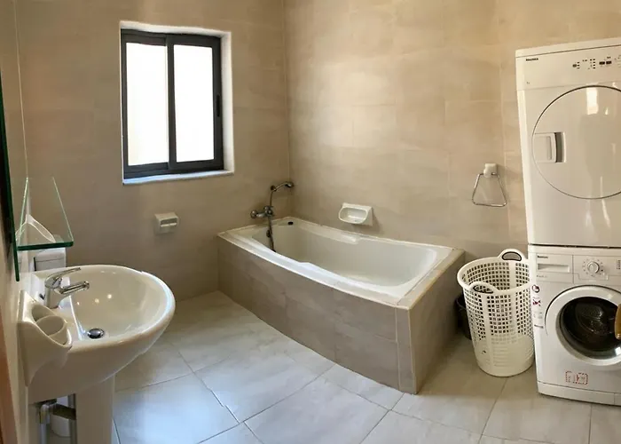 شقة Bright And Spacious 2 Bedroom In St Julians, Steps From Spinola Bay
