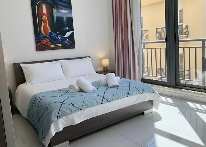 Bright And Spacious 2 Bedroom In St Julians, Steps From Spinola Bay Saint Julian's