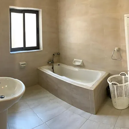 아파트 Bright And Spacious 2 Bedroom In St Julians, Steps From Spinola Bay